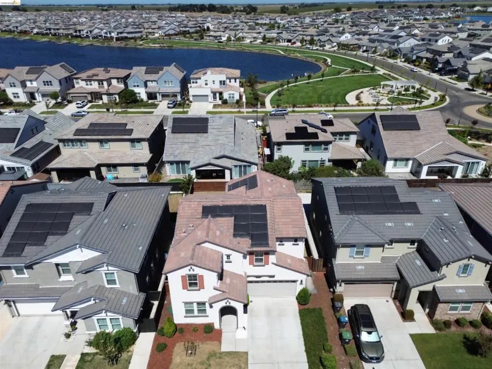 2751 Macabee Dr Lathrop, CA 95330