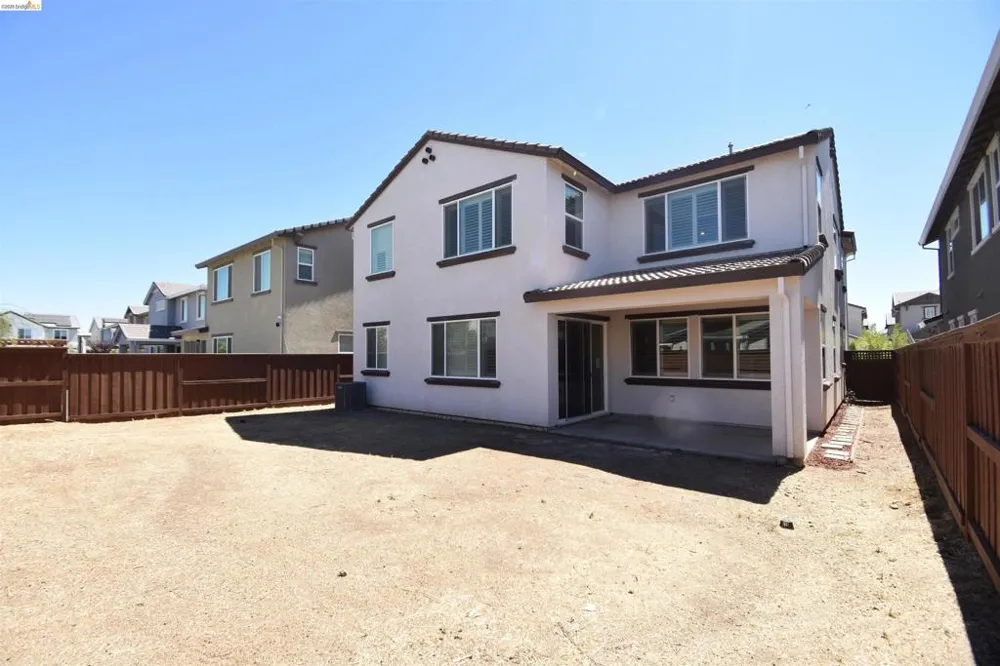 2751 Macabee Dr Lathrop, CA 95330
