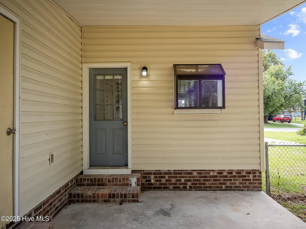 323 W Frances Street Jacksonville, NC 28546