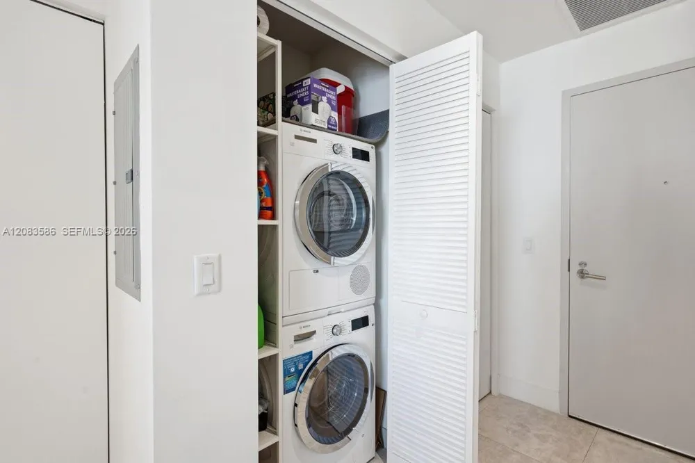 239 SW 9TH #1704 Miami, FL 33130