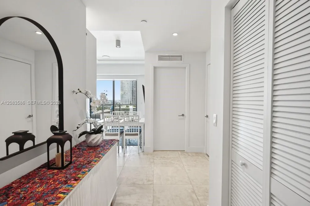239 SW 9TH #1704 Miami, FL 33130
