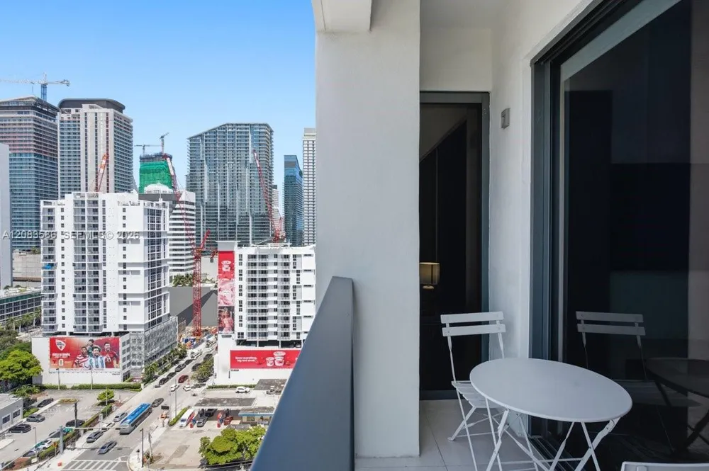 239 SW 9TH #1704 Miami, FL 33130