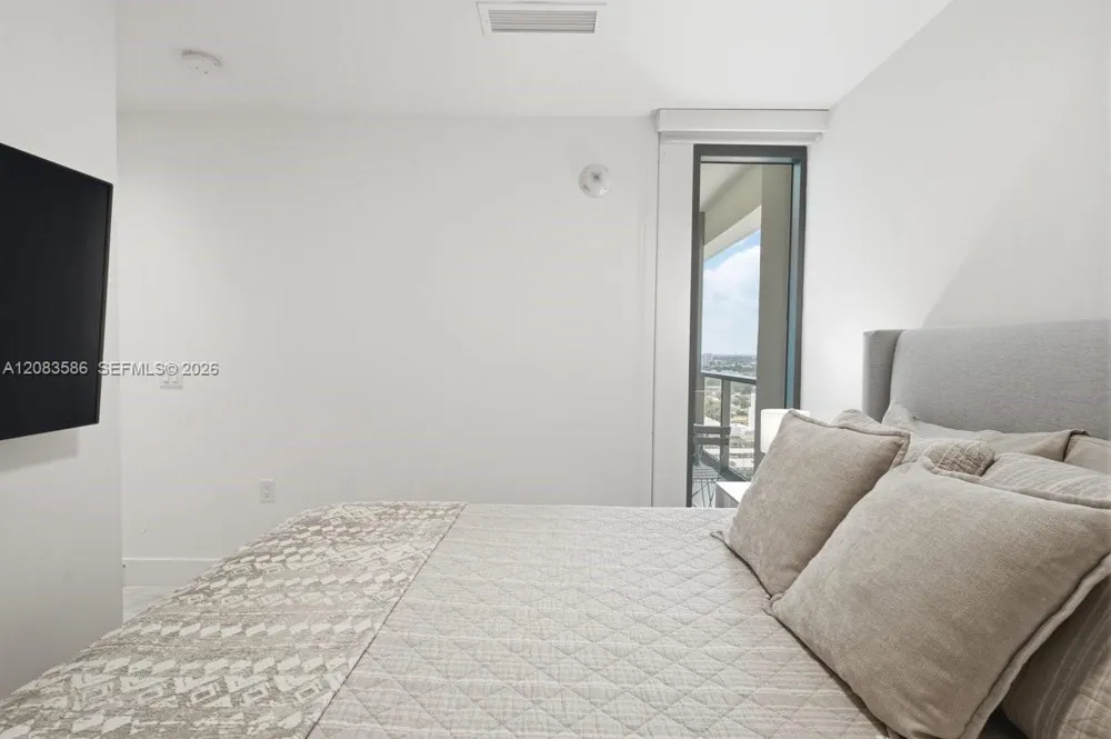 239 SW 9TH #1704 Miami, FL 33130