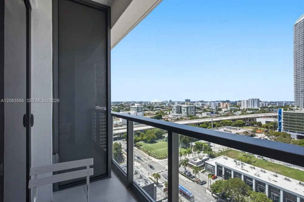 239 SW 9TH #1704 Miami, FL 33130