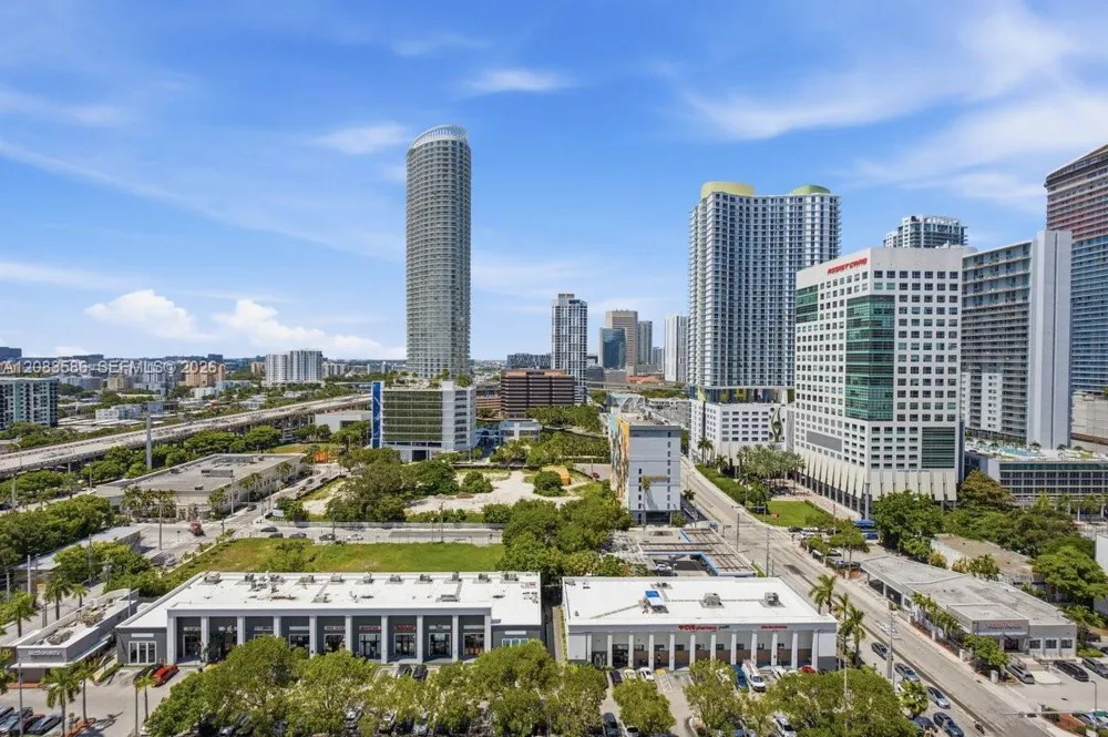 239 SW 9TH #1704 Miami, FL 33130