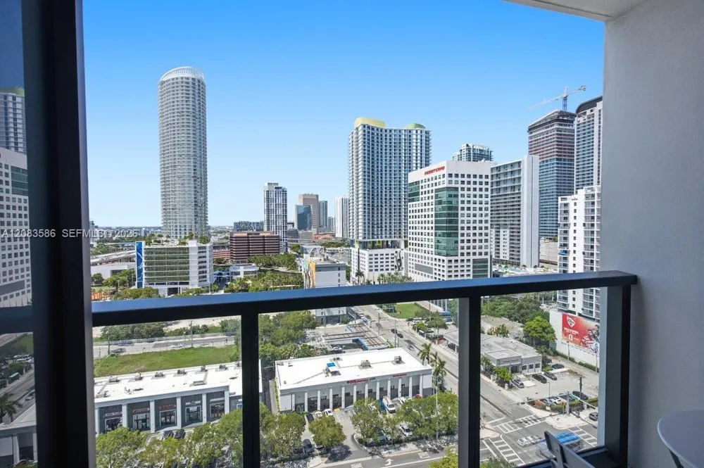 239 SW 9TH #1704 Miami, FL 33130