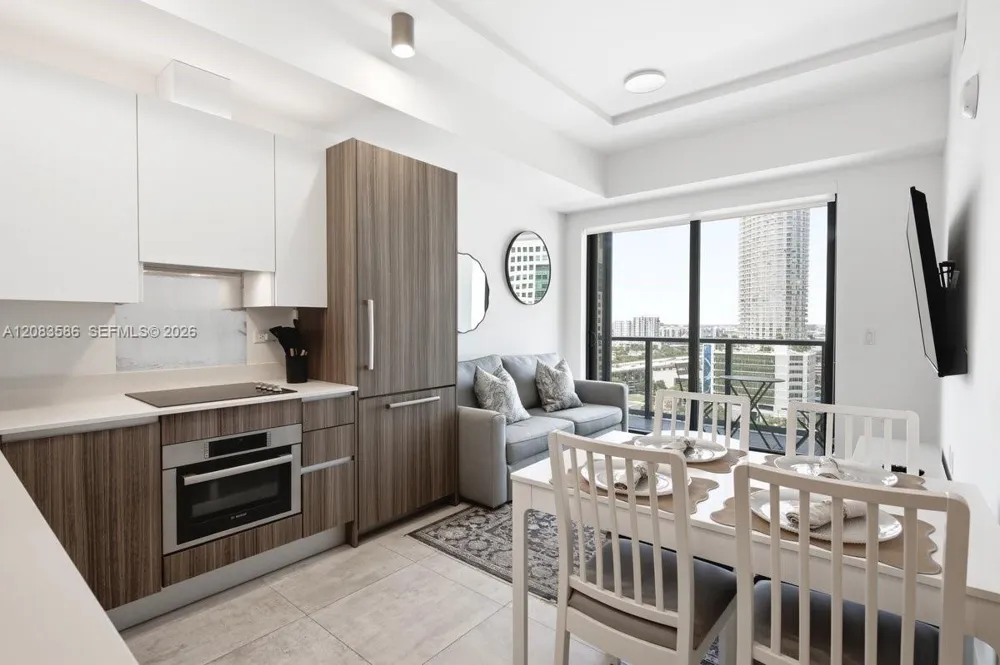 239 SW 9TH #1704 Miami, FL 33130