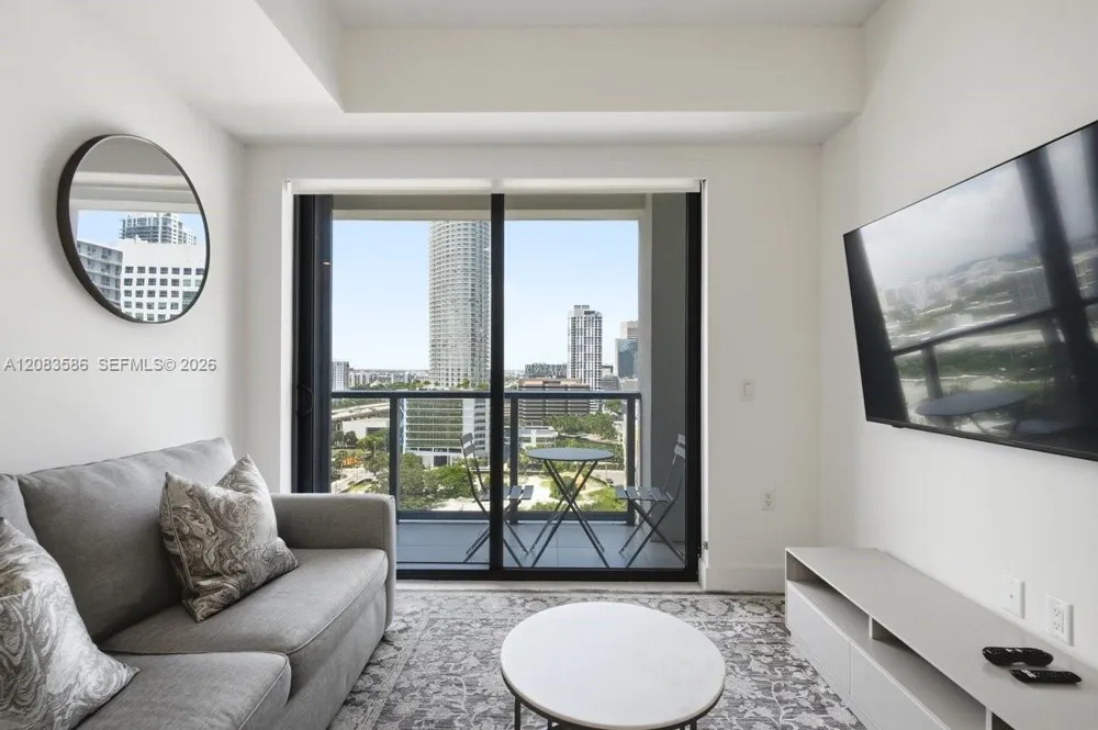 239 SW 9TH #1704 Miami, FL 33130