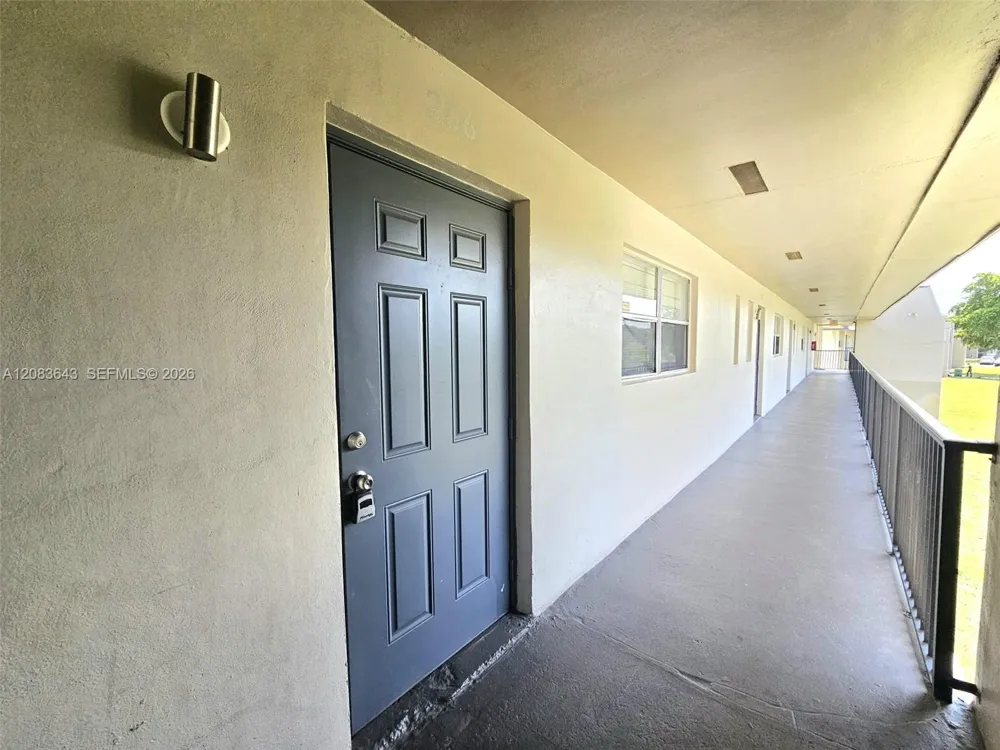 8001 Fairview Dr #206 Tamarac, FL 33321