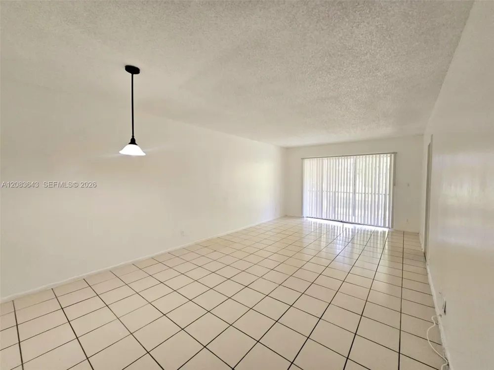 8001 Fairview Dr #206 Tamarac, FL 33321