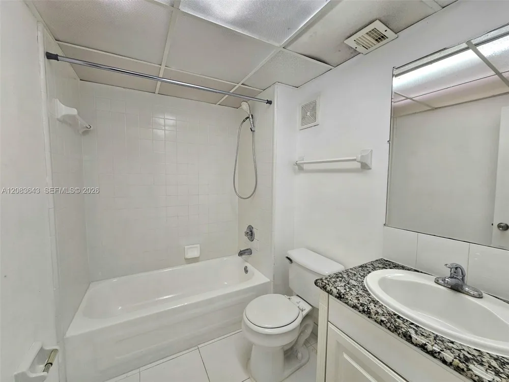 8001 Fairview Dr #206 Tamarac, FL 33321