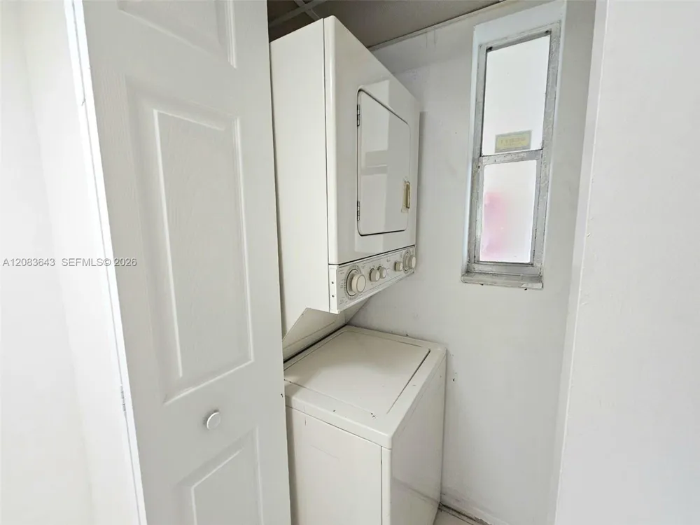 8001 Fairview Dr #206 Tamarac, FL 33321