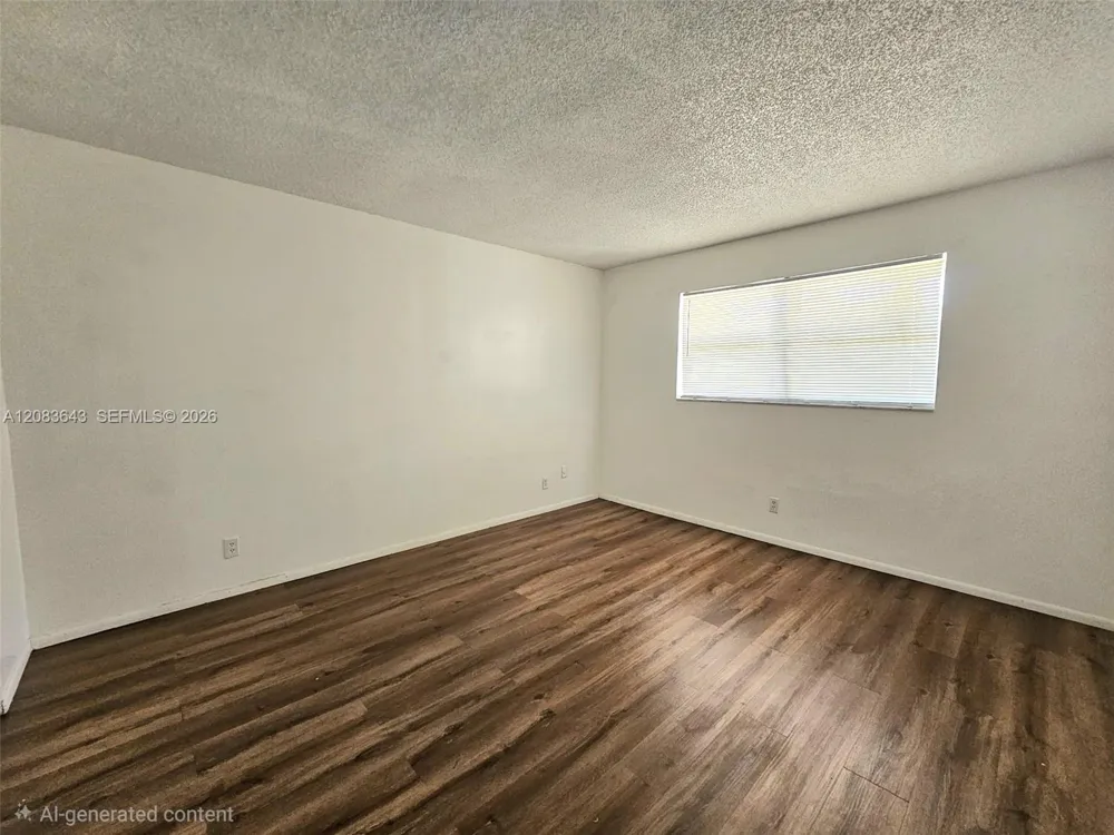 8001 Fairview Dr #206 Tamarac, FL 33321