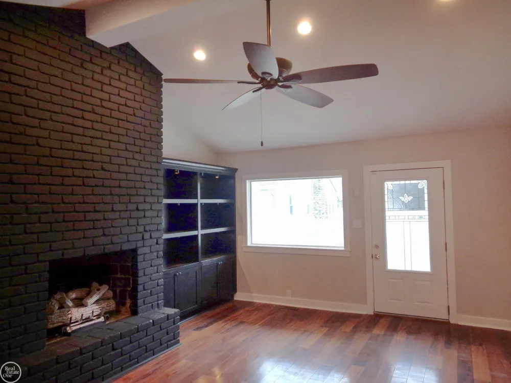 40 Riverside Drive Mt Clemens City, MI 48043