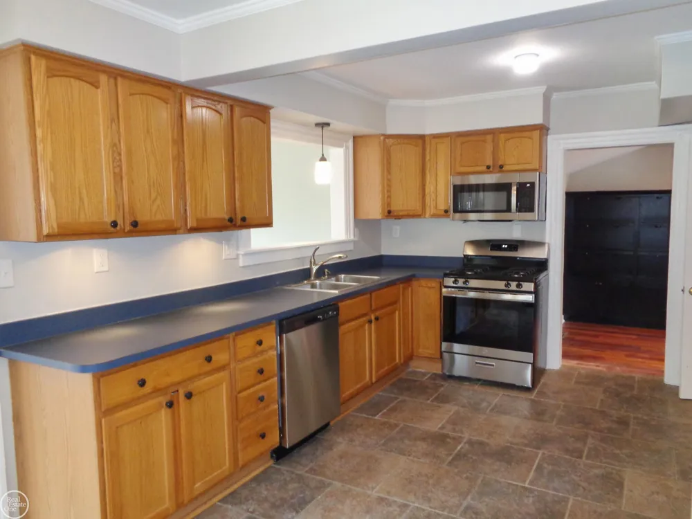 40 Riverside Drive Mt Clemens City, MI 48043