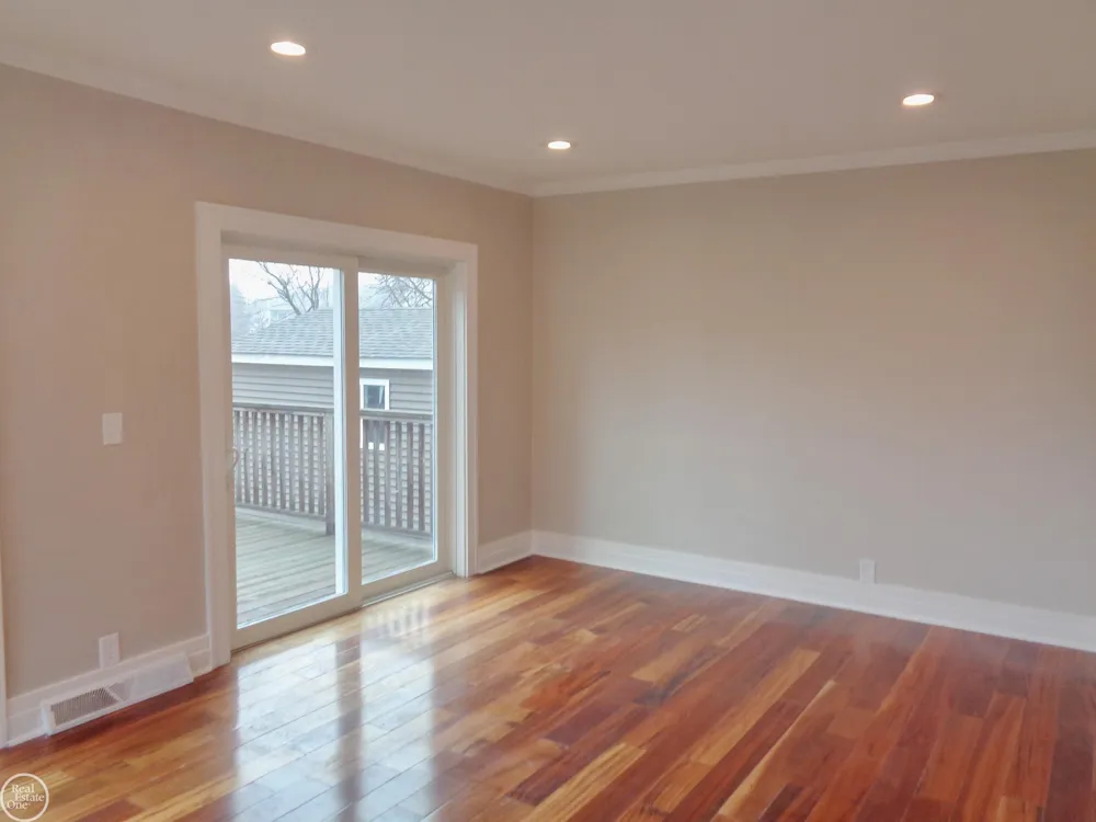 40 Riverside Drive Mt Clemens City, MI 48043