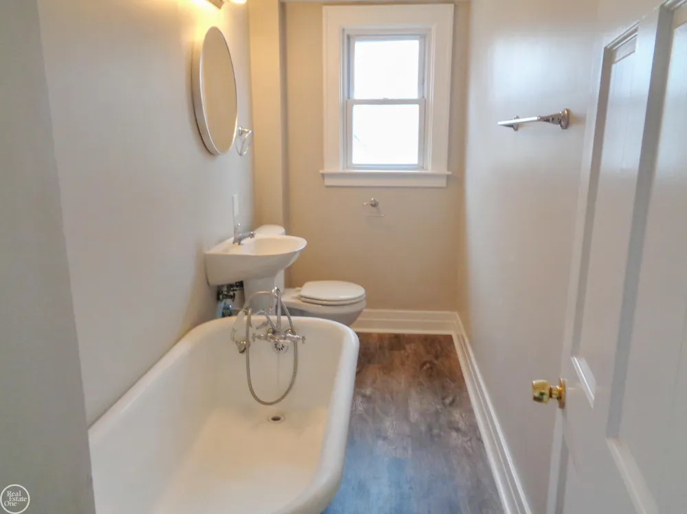 40 Riverside Drive Mt Clemens City, MI 48043