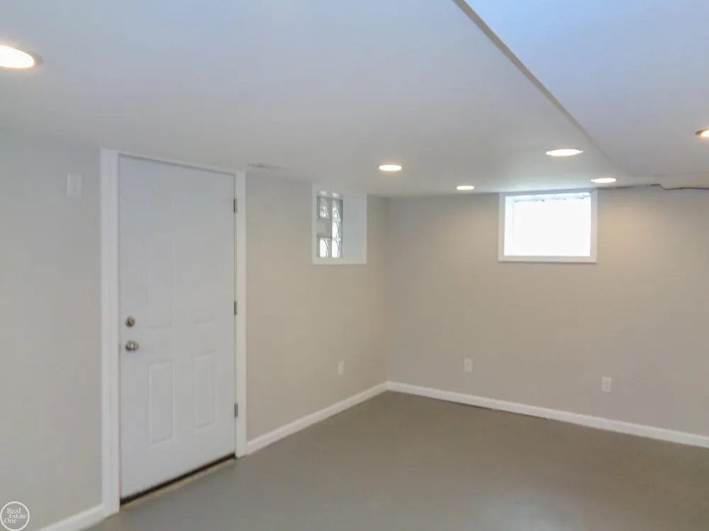 40 Riverside Drive Mt Clemens City, MI 48043