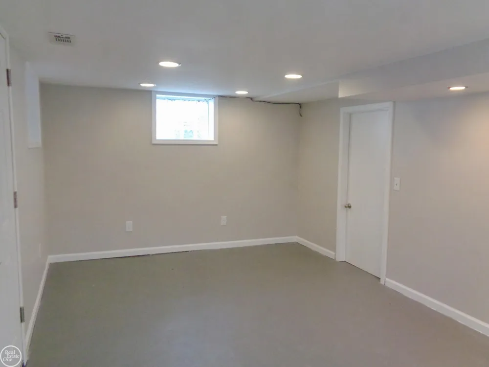 40 Riverside Drive Mt Clemens City, MI 48043