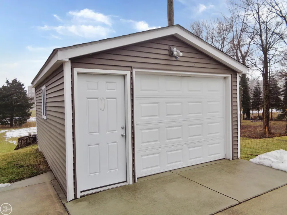 40 Riverside Drive Mt Clemens City, MI 48043