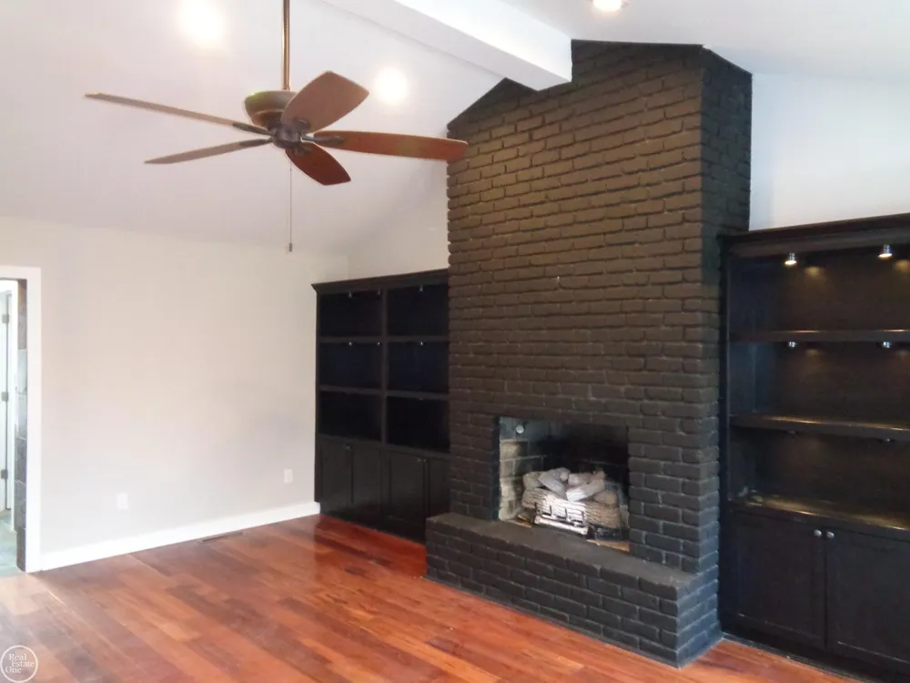 40 Riverside Drive Mt Clemens City, MI 48043
