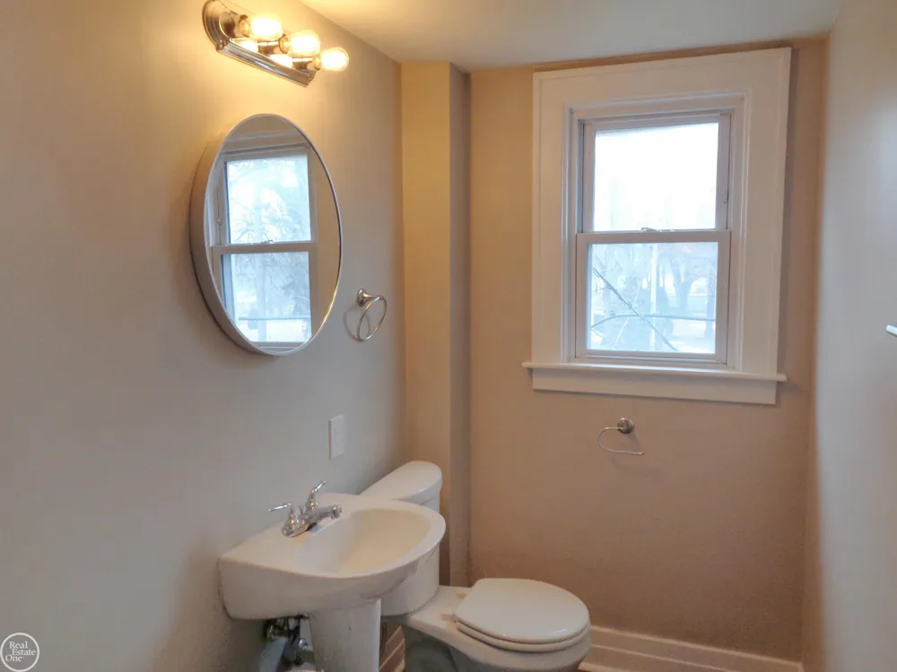 40 Riverside Drive Mt Clemens City, MI 48043