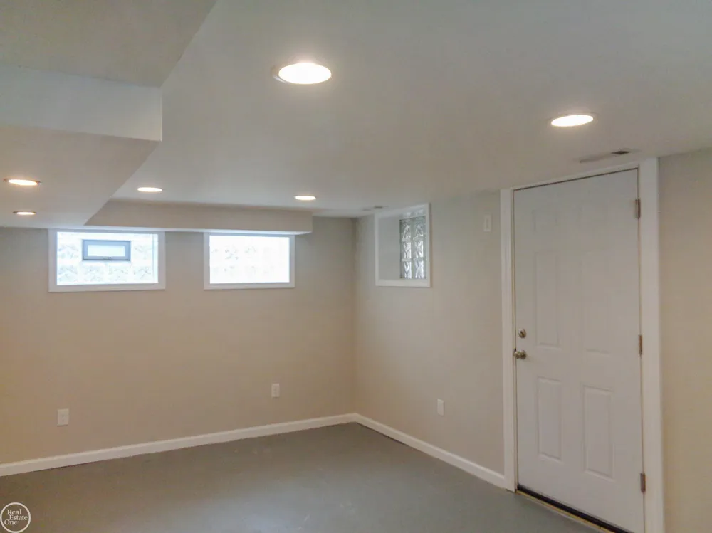 40 Riverside Drive Mt Clemens City, MI 48043
