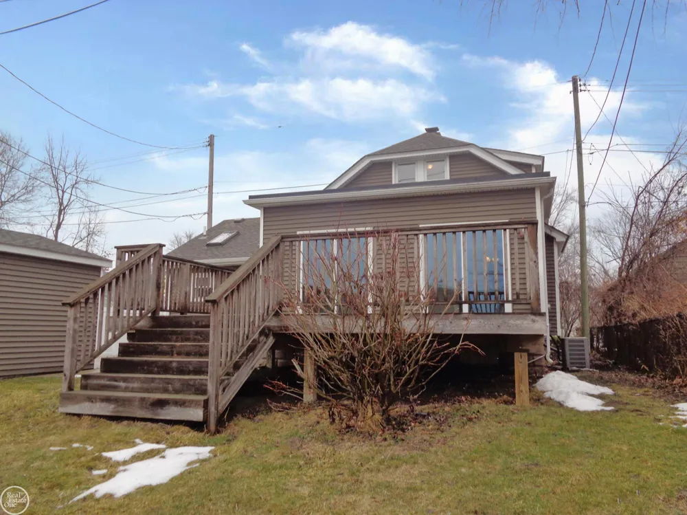 40 Riverside Drive Mt Clemens City, MI 48043