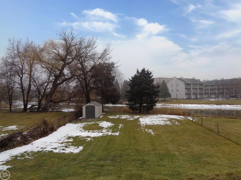 40 Riverside Drive Mt Clemens City, MI 48043