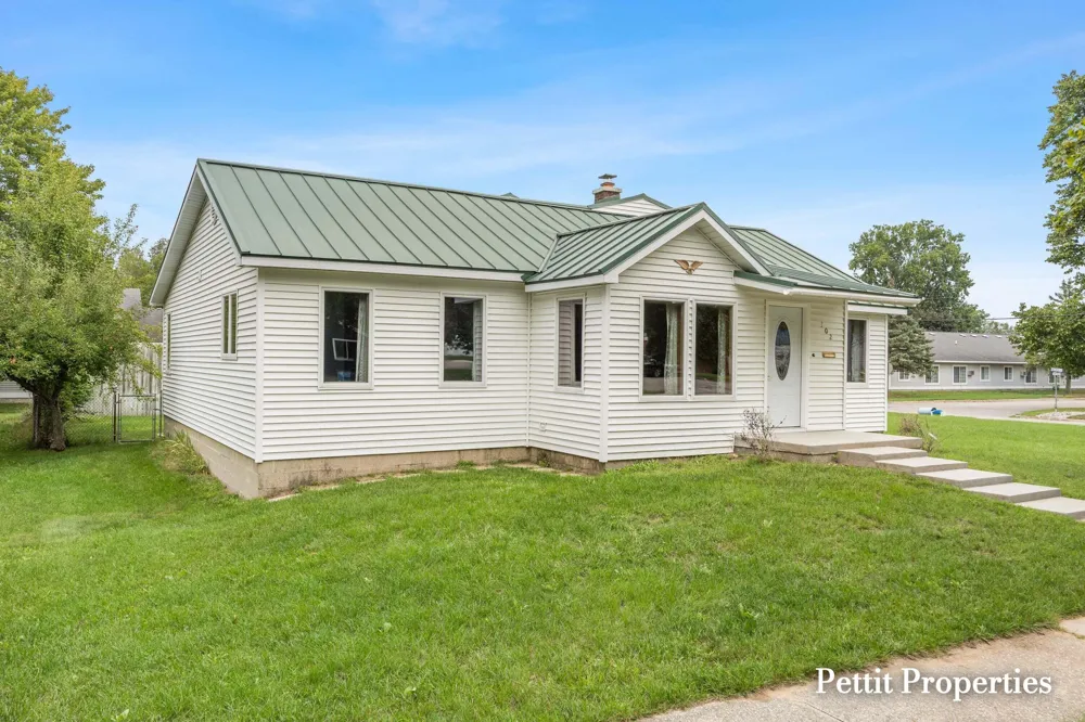 302 John Street Clare City, MI 48617