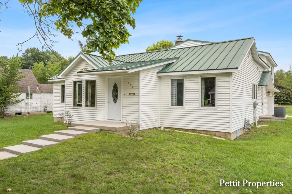 302 John Street Clare City, MI 48617