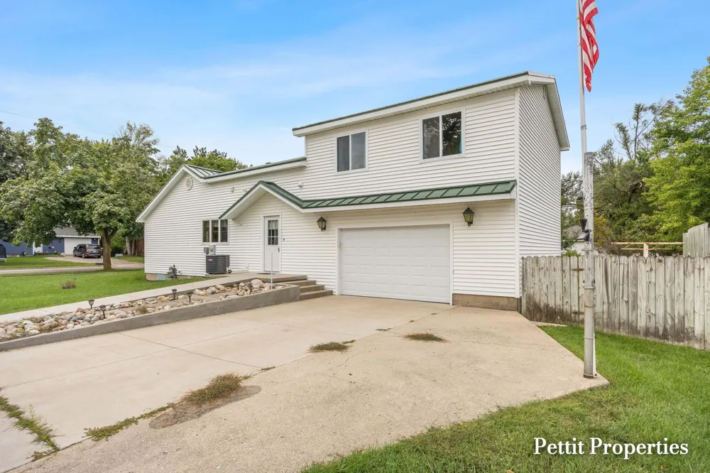 302 John Street Clare City, MI 48617