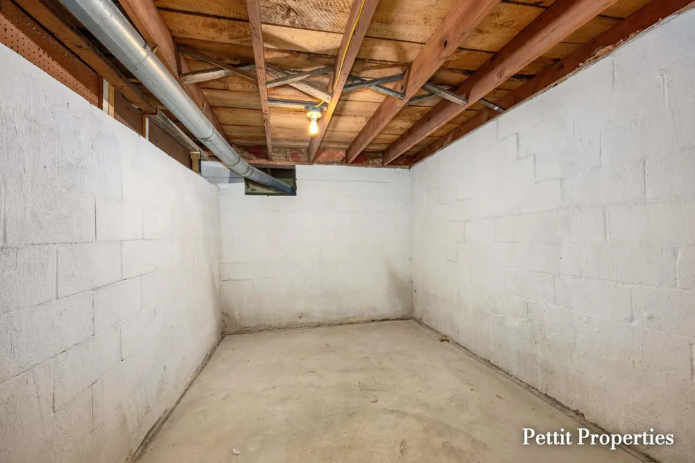 302 John Street Clare City, MI 48617