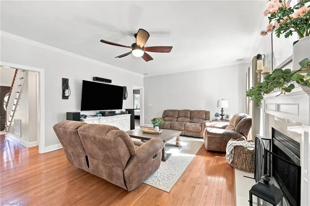 406 Creek Mill Court Greensboro, NC 27406