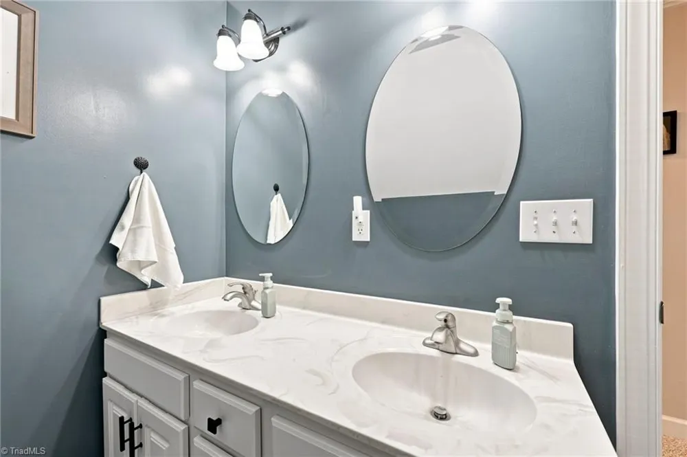 406 Creek Mill Court Greensboro, NC 27406