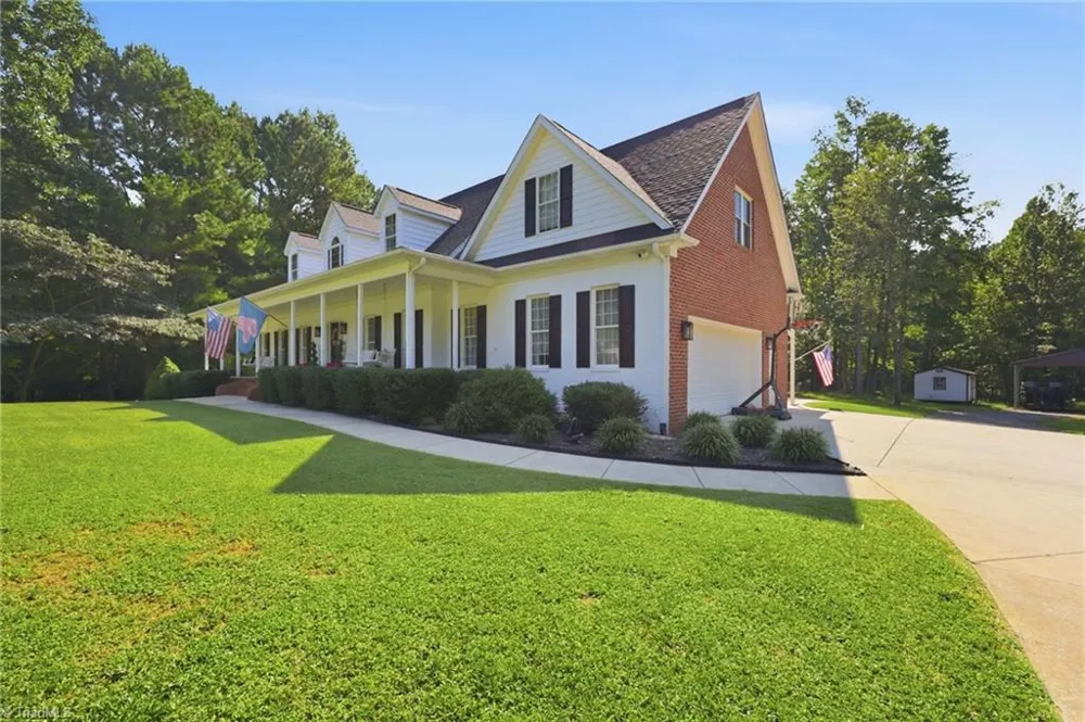 406 Creek Mill Court Greensboro, NC 27406
