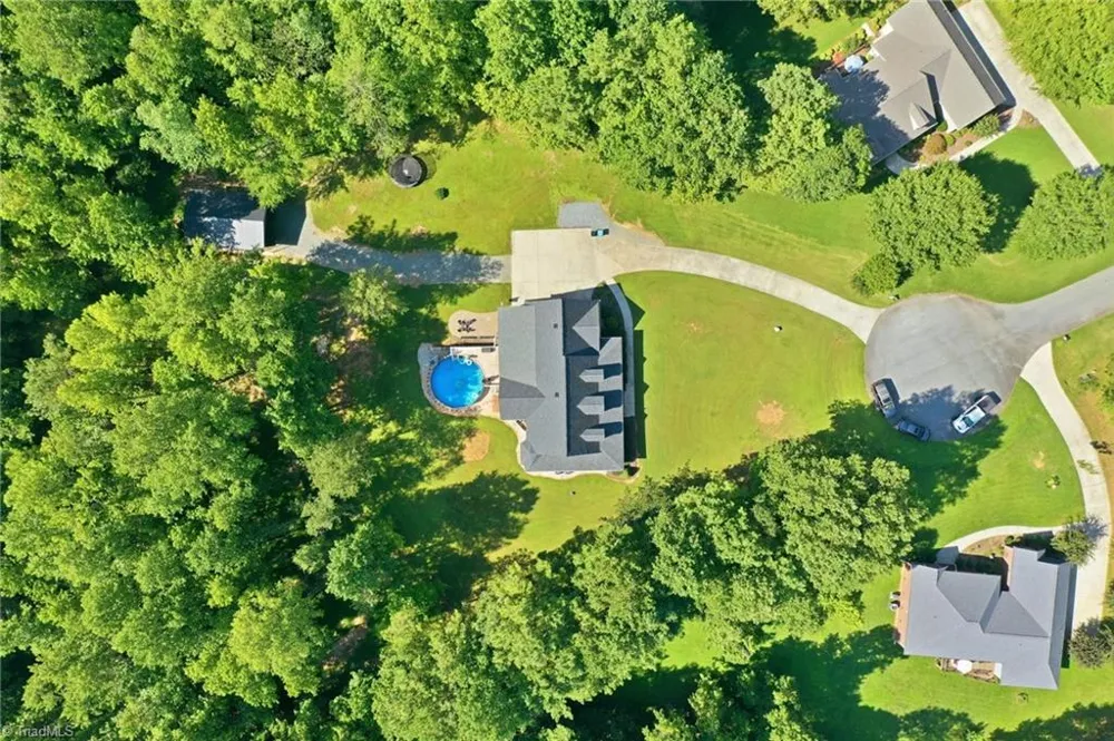 406 Creek Mill Court Greensboro, NC 27406