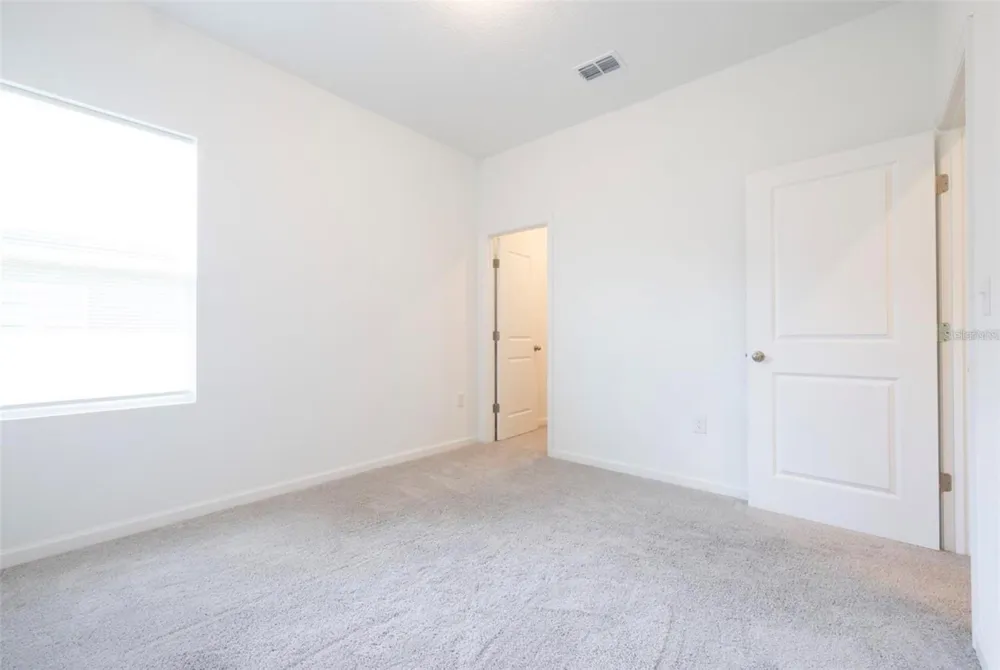 2098 HUNTSMAN RIDGE ROAD Minneola, FL 34715
