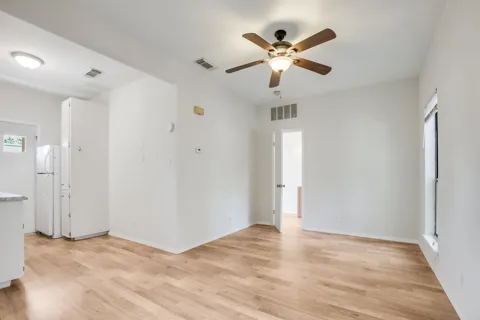4401 Speedway #207