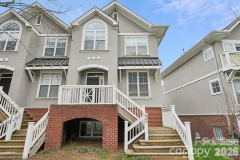827 4th Street W