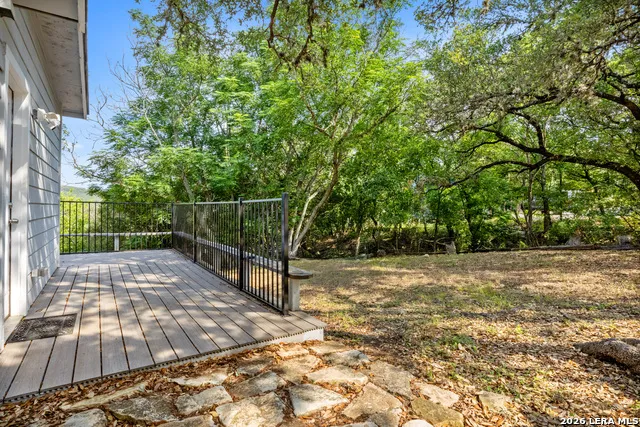 17807 HILLTOP DR Helotes, TX 78023