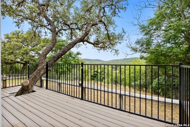 17807 HILLTOP DR Helotes, TX 78023