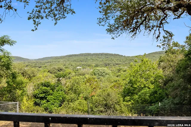 17807 HILLTOP DR Helotes, TX 78023