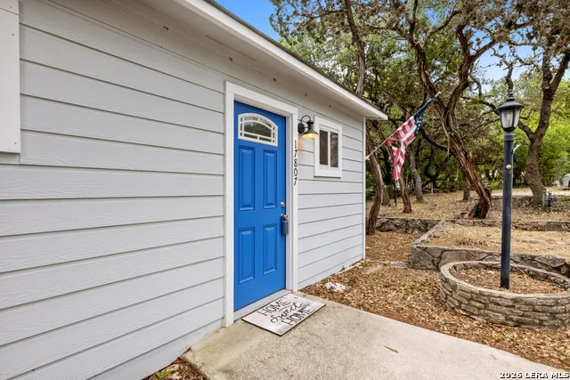 17807 HILLTOP DR Helotes, TX 78023