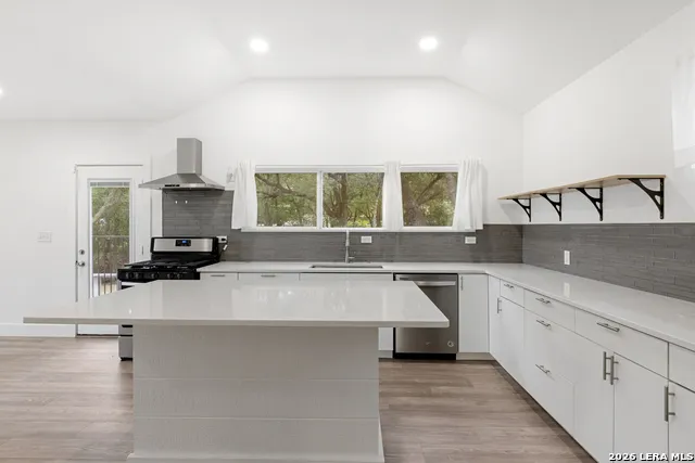 17807 HILLTOP DR Helotes, TX 78023