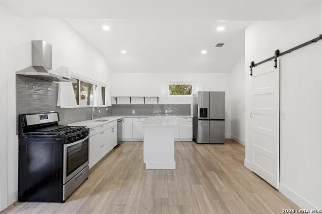 17807 HILLTOP DR Helotes, TX 78023