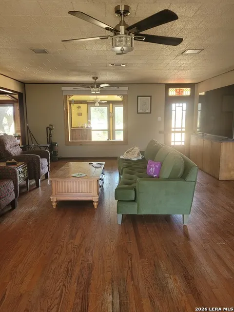198 PRIVATE ROAD 7730 Devine, TX 78016
