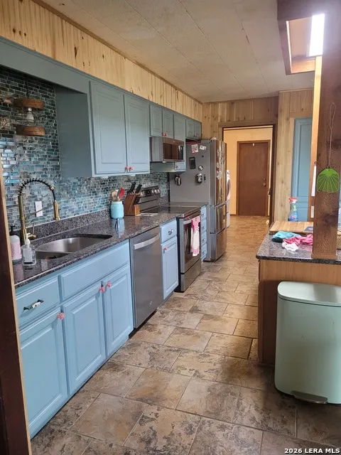 198 PRIVATE ROAD 7730 Devine, TX 78016