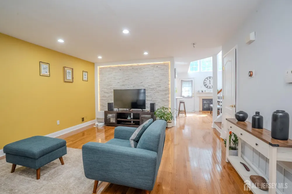 110 Briarwood Drive North Brunswick, NJ 08902