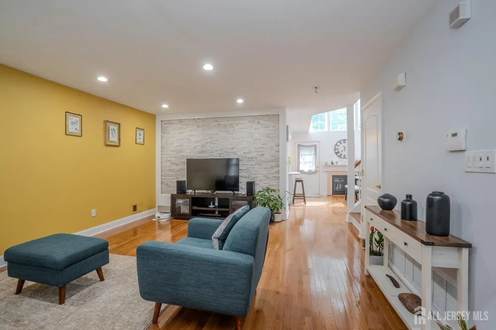 110 Briarwood Drive North Brunswick, NJ 08902